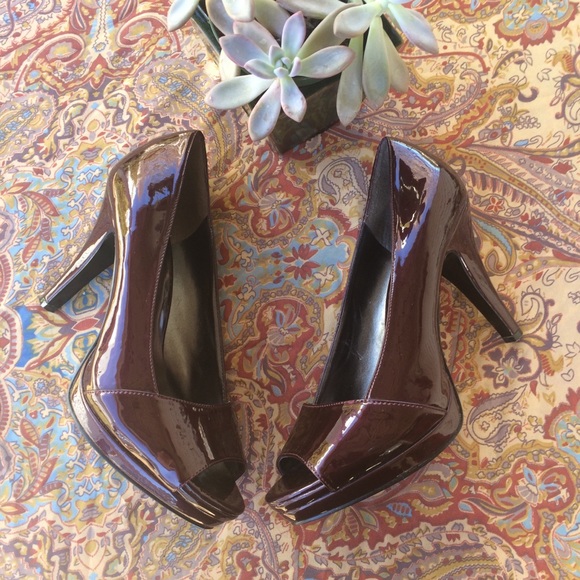 Nine West purple metallic peep toe heels, sz 9 - Picture 3 of 8